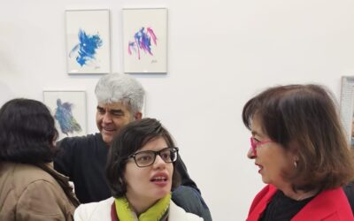 Nueve obras de Julia Toledo decoran el nuevo local comercial de Federópticos Yolanda en Cuenca